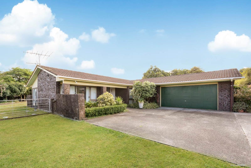 8 Gracechurch Drive, Flat Bush, Auckland - Carousel 2