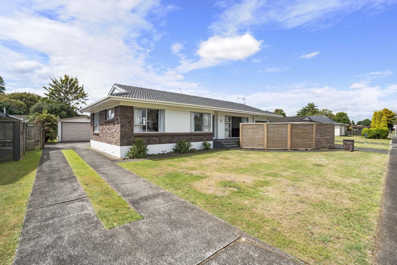 5 Glengowan Place, Conifer Grove, Takanini - Carousel 1