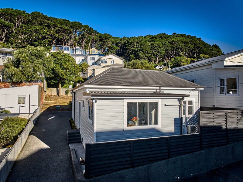 113 Austin Street, Mount Victoria, Wellington - Carousel 1