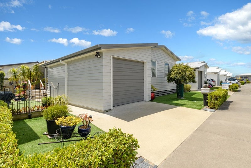 11 Kamahi Crescent, Papamoa Beach, Papamoa - Carousel 1