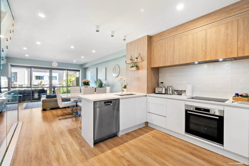 4 Rengarenga Rise, Fairview Heights, Auckland - Carousel 2