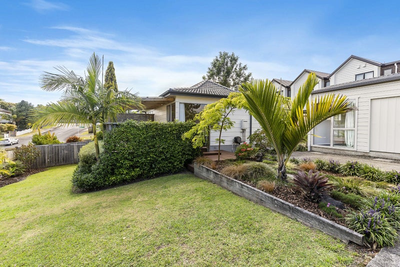 2/18 Flaxdale Street, Birkdale, Auckland - Carousel 1