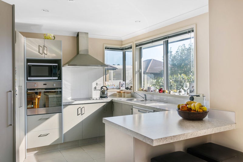 22 Sterling Park, Lytton West, Gisborne - Carousel 2