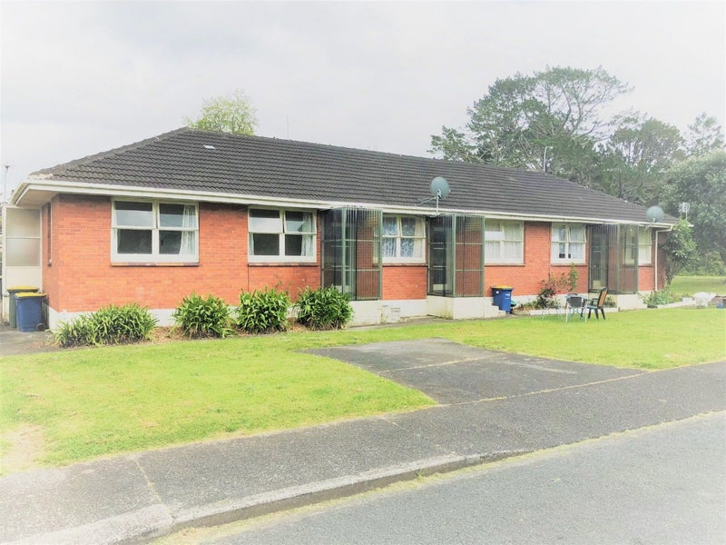 4/2 Godley Road, Green Bay, Auckland - Carousel 1