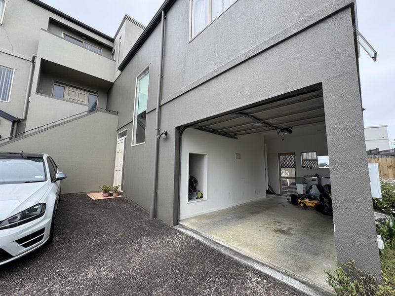 10 Trotting Terrace, Fairview Heights, Auckland - Carousel 2