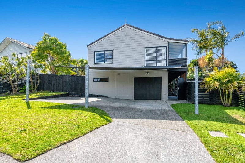 15 Leiden Place, Totara Vale, Auckland - Carousel 1