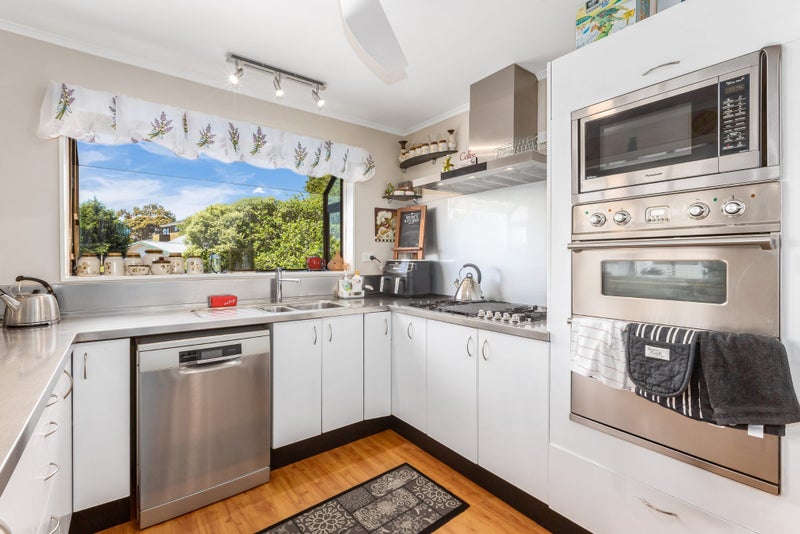 95 Ayton Drive, Whitby, Porirua - Carousel 2