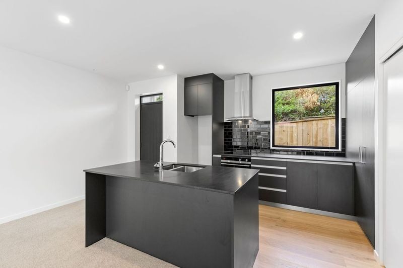 7/166 Queens Drive, Lyall Bay, Wellington - Carousel 1