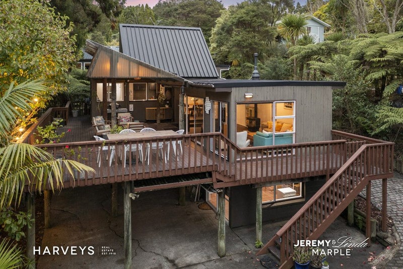 47 Daffodil Street, Titirangi, Auckland - Carousel 1