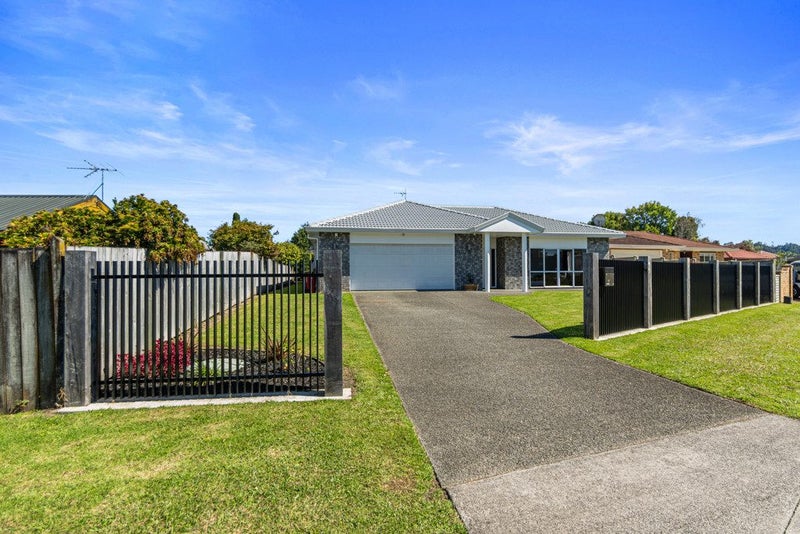 17 Merlot Heights, Huapai, Kumeū - Carousel 1