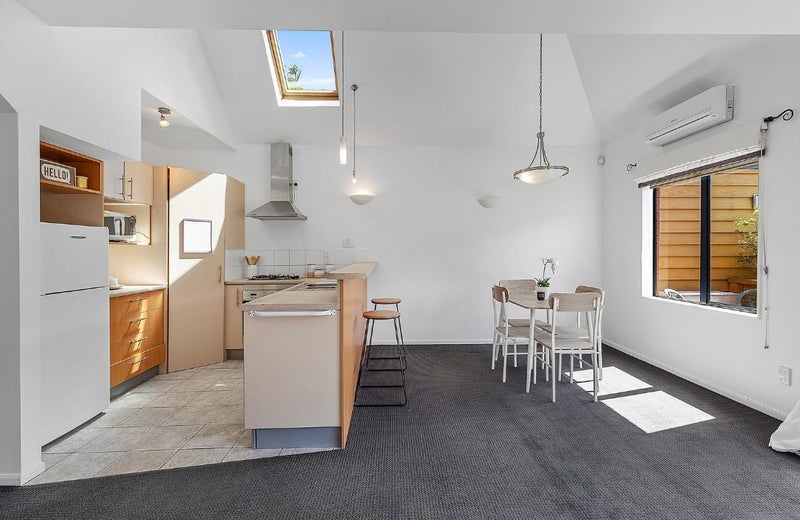 4 Futuna Close, Karori, Wellington - Carousel 2