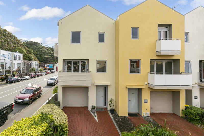 83/305 Evans Bay Parade, Hataitai, Wellington - Carousel 1
