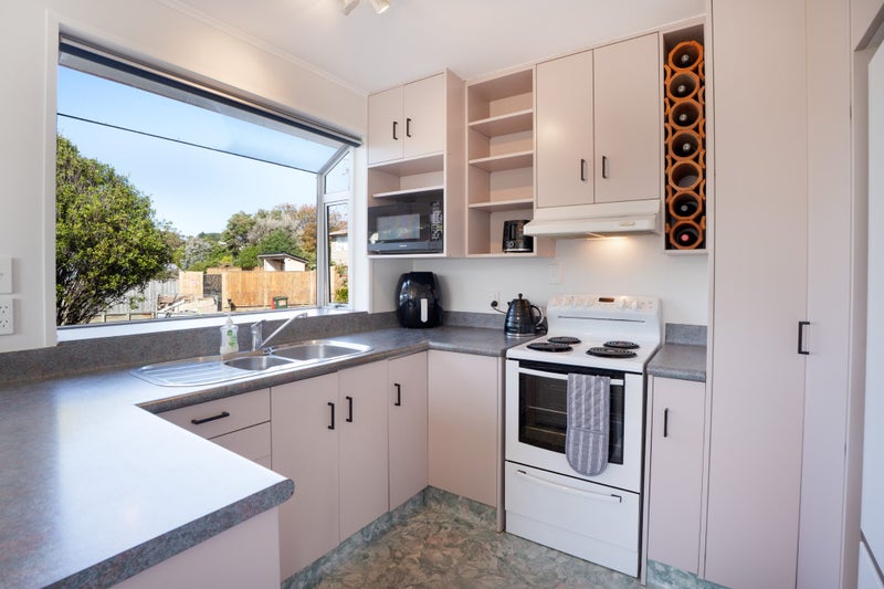 15 Woolwich Close, Whitby, Porirua - Carousel 2