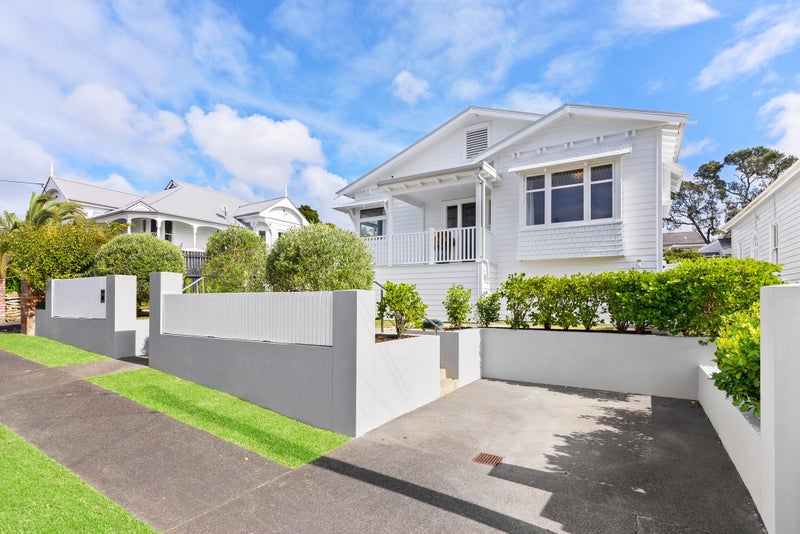 6 Springfield Road, Morningside, Auckland - Carousel 2