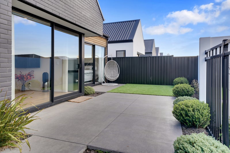 11 Horoeka Street, Avonhead, Christchurch - Carousel 1