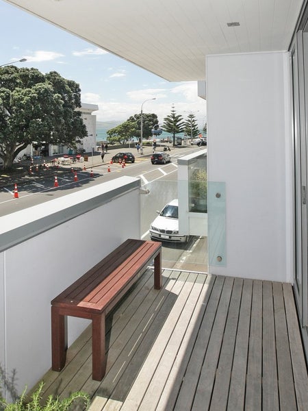 3B/136 Oriental Parade, Oriental Bay, Wellington - Carousel 2