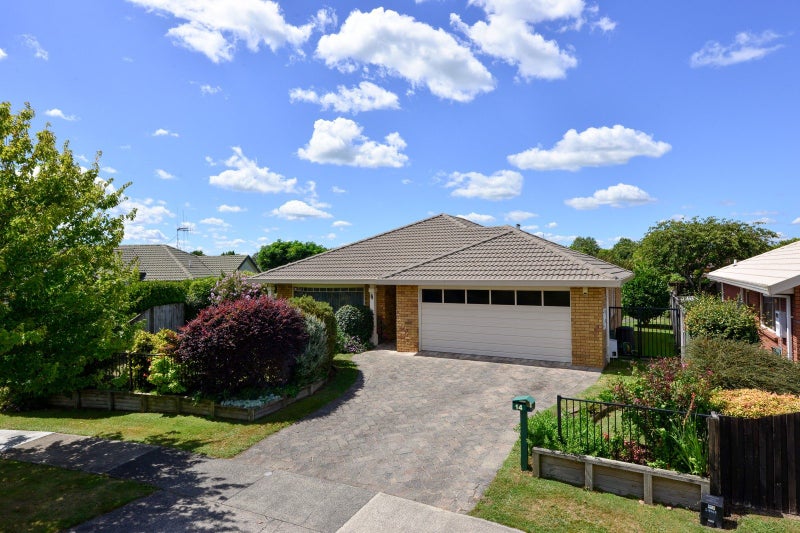 14 Admiral Crescent, Flagstaff, Hamilton - Carousel 2