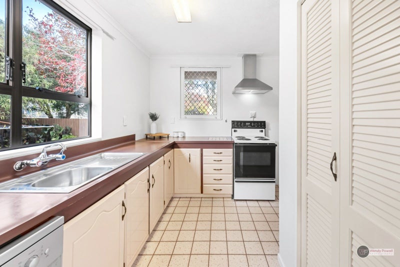 15A Montgomery Crescent, Clouston Park, Upper Hutt - Carousel 2