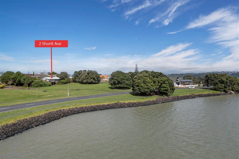 2 Shortt Avenue, Mangere Bridge, Auckland - Carousel 1