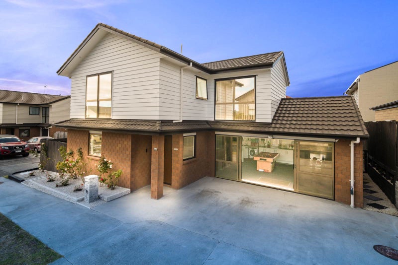 10 Millcroft Lane, Ranui, Auckland - Carousel 1