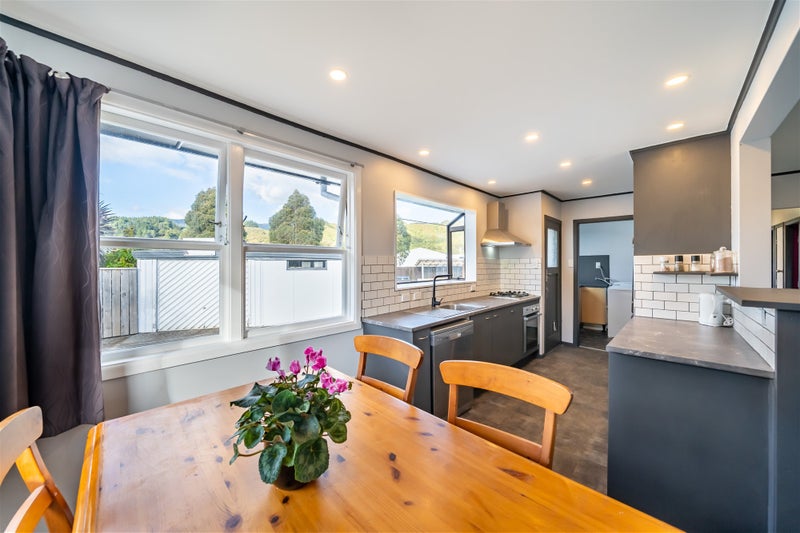 27 Mountbatten Grove, Clouston Park, Upper Hutt - Carousel 1