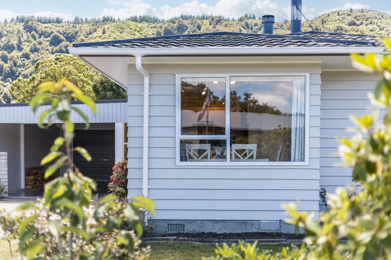 1 Bailey Grove, Trentham, Upper Hutt - Carousel 2