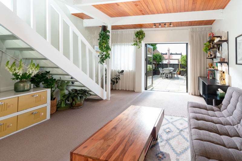 6/11 Pitarua Street, Thorndon, Wellington - Carousel 2