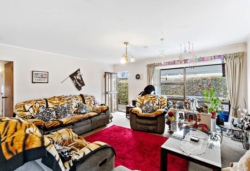1/178 Beach Haven Road, Beach Haven, Auckland - Carousel 2