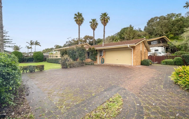 22 Rogers Avenue, Eastern Beach, Auckland - Carousel 1