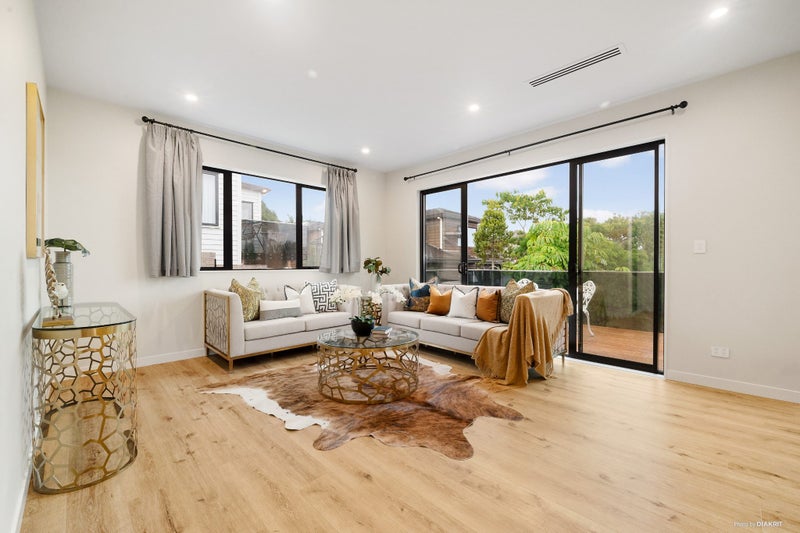 3B Clematis Avenue, Murrays Bay, Auckland - Carousel 2