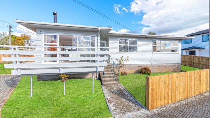 89 Awaroa Road, Sunnyvale, Auckland - Carousel 1