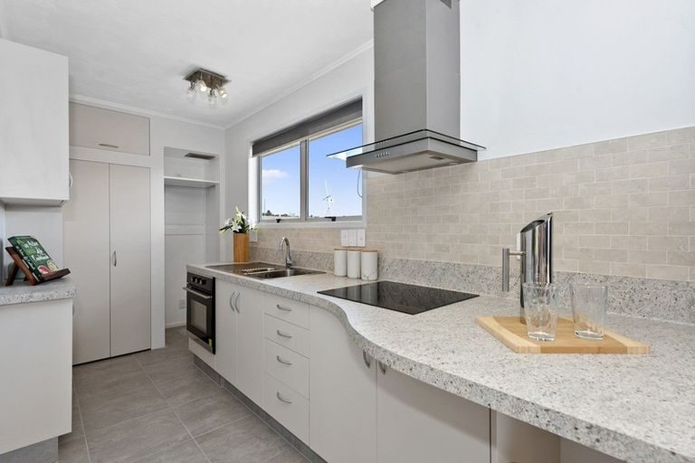 12F Radnor Street, Hamilton Central, Hamilton - Carousel 2