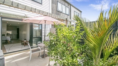 7/5 Brandon Road, Glen Eden, Auckland - Carousel 1