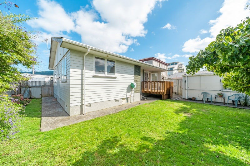2/32 Bay Street, Petone, Lower Hutt - Carousel 25