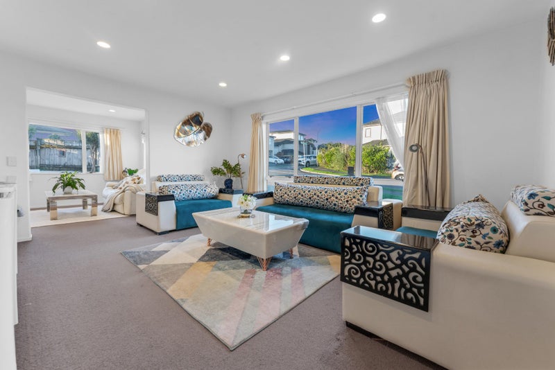 31 Amaretto Avenue, Flat Bush, Auckland - Carousel 1