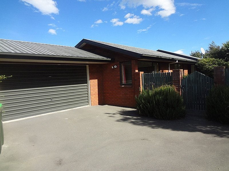 19 Devon Crescent, Darfield, Darfield - Carousel 1