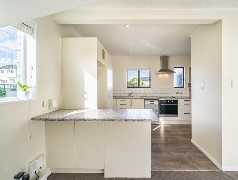 1/25 Tennyson Street, Petone, Lower Hutt - Carousel 1