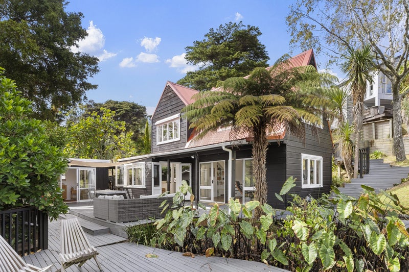 39 Island Bay Road, Beach Haven, Auckland - Carousel 1