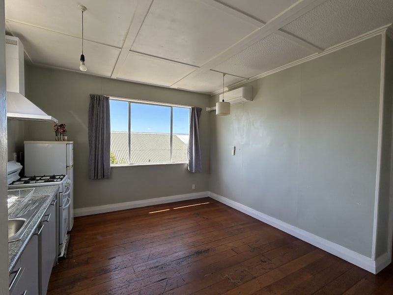 12 Karepa Street, Brooklyn, Wellington - Carousel 13