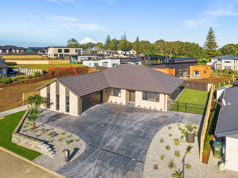 1 Condor Crescent, Waiwhakaiho, New Plymouth - Carousel 1