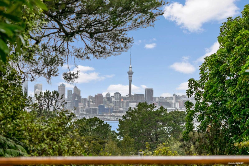 15 Makepiece Place, Chatswood, Auckland - Carousel 1