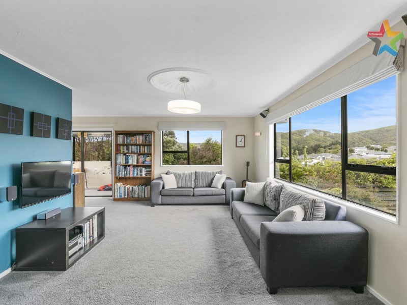 13 Tarras Grove, Kelson, Lower Hutt - Carousel 2