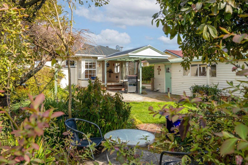 233 Queen Victoria Street, Motueka - Carousel 1