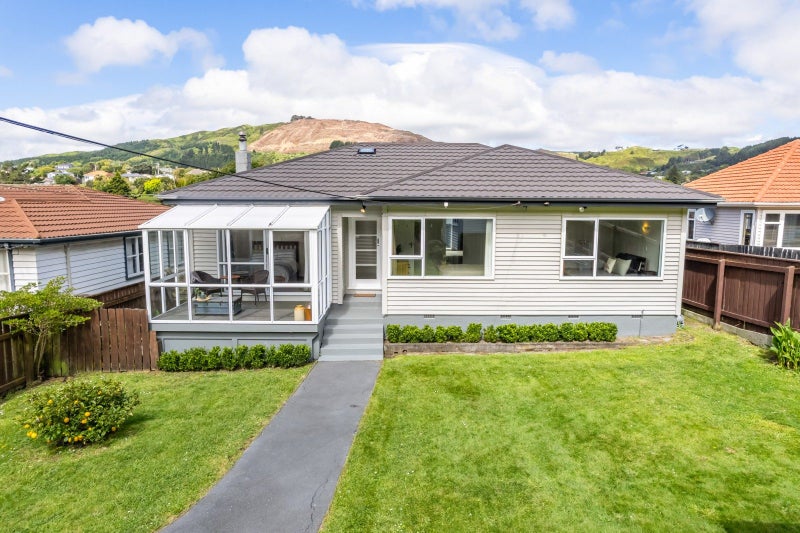 342 Main Road, Tawa, Wellington - Carousel 1