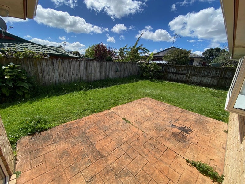 18 Newbegin Place, Weymouth, Auckland - Carousel 2