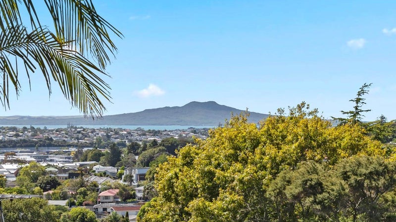 2/613A Glenfield Road, Tōtara Vale, Auckland - Carousel 1