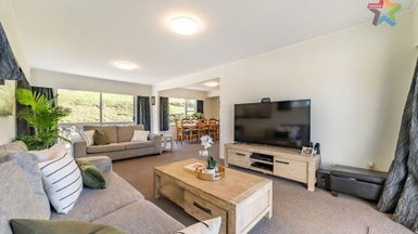 31 Cedar Street, Maungaraki, Lower Hutt - Carousel 1