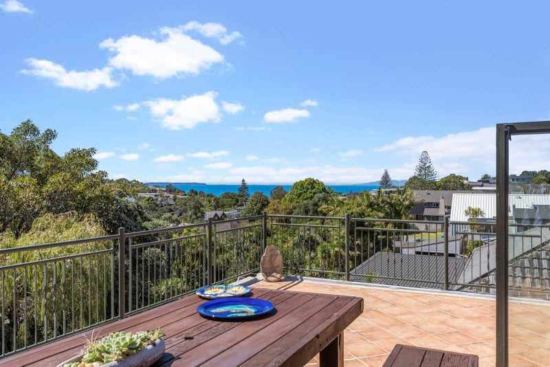 41 Beulah Avenue, Rothesay Bay, Auckland - Carousel 1