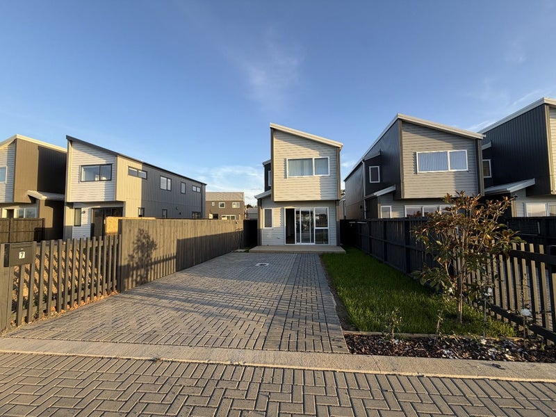 7 Taiheru Road, Karaka, Papakura - Carousel 1