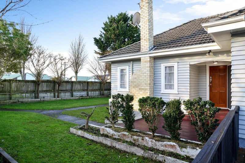 24 Normandy Avenue, Melville, Hamilton - Carousel 2